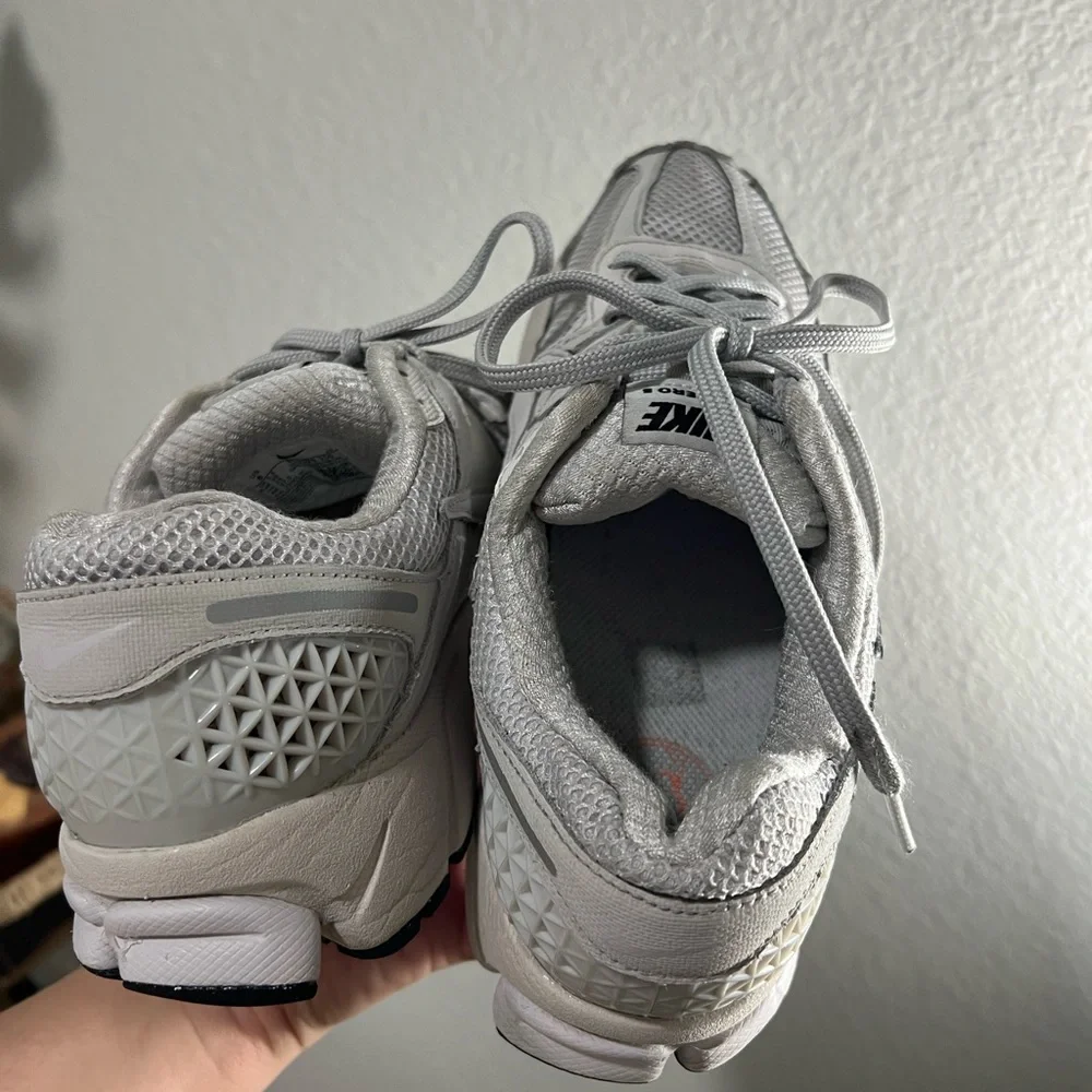 NIKE Zoom Vomero 5 Sneakers - Picture 7 of 12